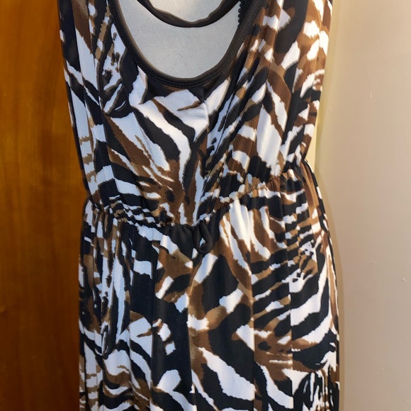 Women’s Dress - Picture 3 of 7